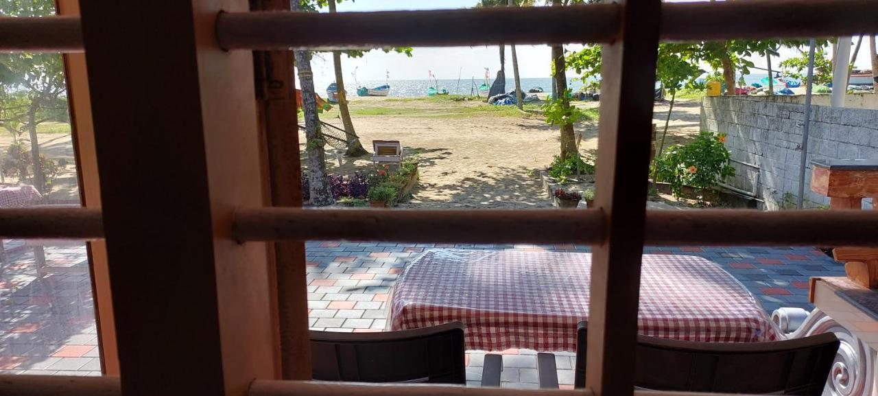 Marari Anna Beach Villa Mararikulam Exteriér fotografie